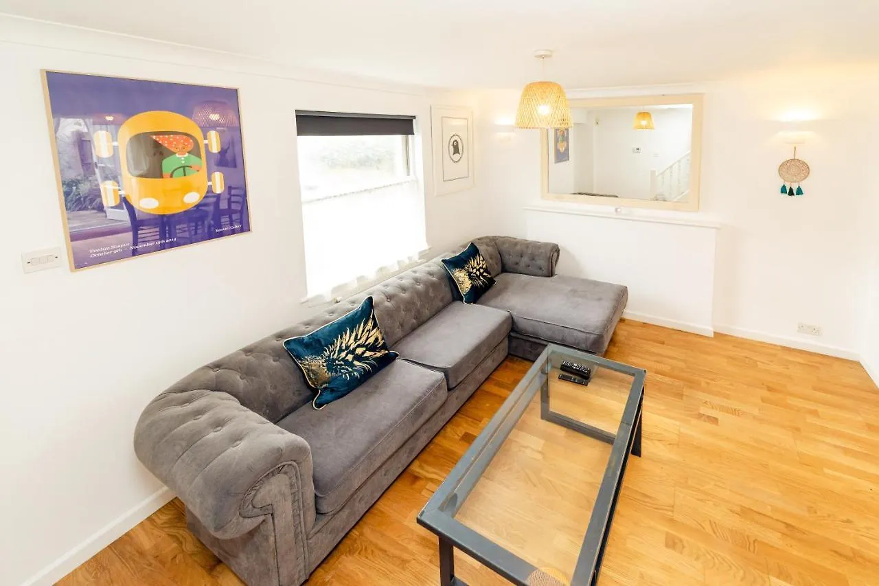 Flash Sale Free Parking I Next To Brighton Beach I 2 Bedroom Mews House