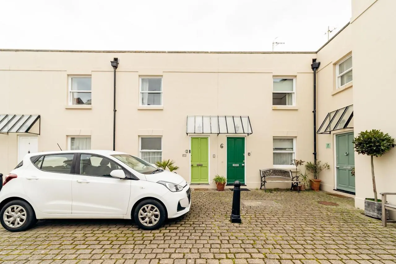 Flash Sale Free Parking I Next To Brighton Beach I 2 Bedroom Mews House 펜션
